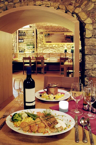 Wine cellar restaurant — Stock Photo, Image