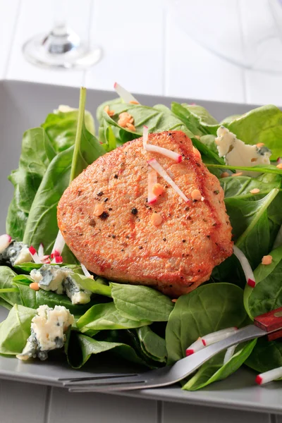 Spinach salad and marinated pork chop — Stock Photo, Image