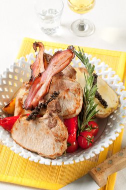 Roasted pork chops with potato and red peppers