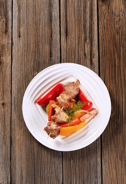 鹿肉の串焼きと野菜 — ストック写真