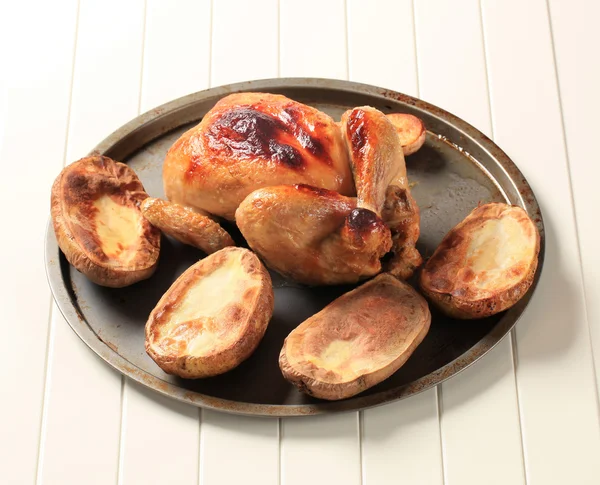 Stekt kyckling och potatis — Stockfoto