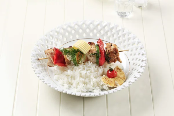 Frango shish kebab e arroz — Fotografia de Stock