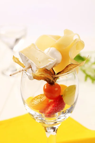 Kaas en fruit voorgerecht — Stockfoto