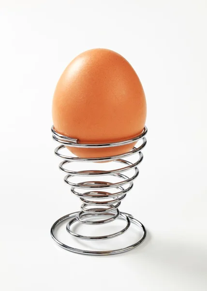 Ovo em espiral moderna copo de ovo de metal — Fotografia de Stock