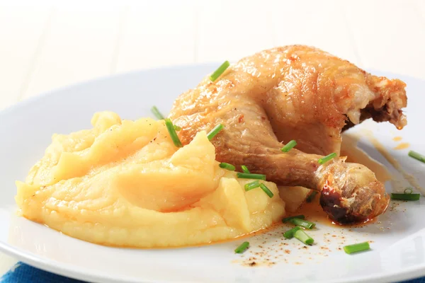 Gebraden kip en aardappelpuree — Stockfoto