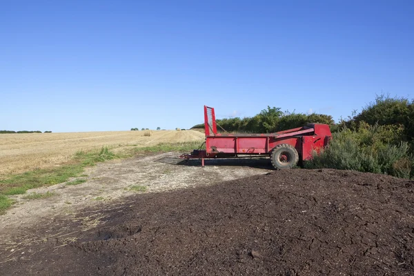 Red manure spreader 2 — Stock Photo, Image