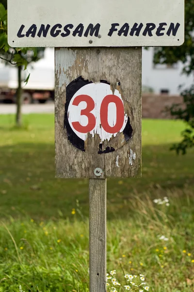 Знак ограничения скорости — стоковое фото
