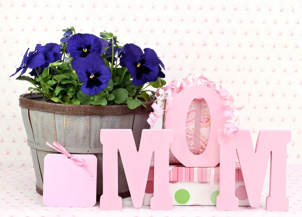 Pansys and gifts for Mom — Stock Photo, Image