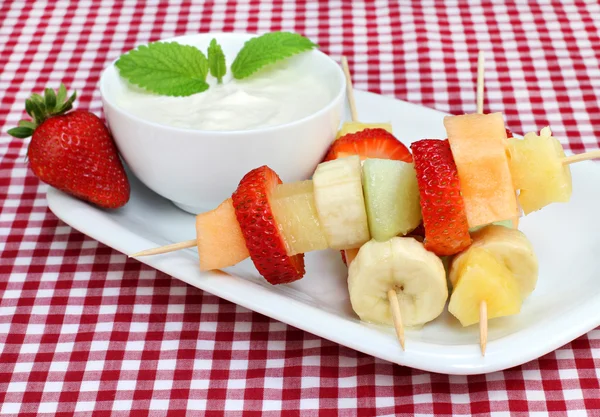 Fruit Kabobs with Dip — Stock Photo, Image