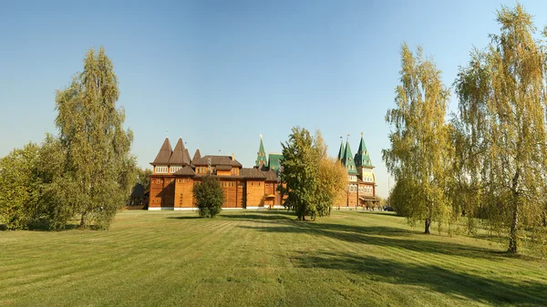 Dřevěný palác v KOLOMENSKÁ památková rezervace –. Moskva, Rusko — Stock fotografie