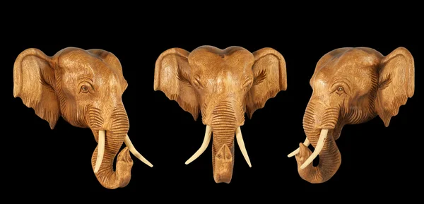 Скульптура (деревянная) картина головы слона. Изолированный на чистом черном — стоковое фото