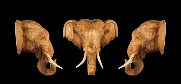 Scultura (legno) immagine testa di elefante. Isolato su nero puro — Foto Stock