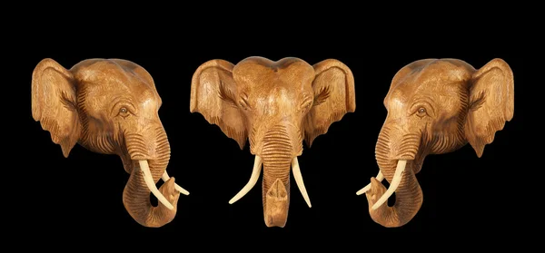 Sculpture (hout) foto olifant hoofd. Geïsoleerd op puur zwart — Stockfoto