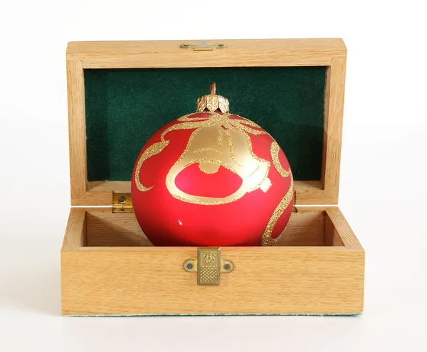 Decoração de Natal em uma caixa de madeira em um fundo branco — Fotografia de Stock