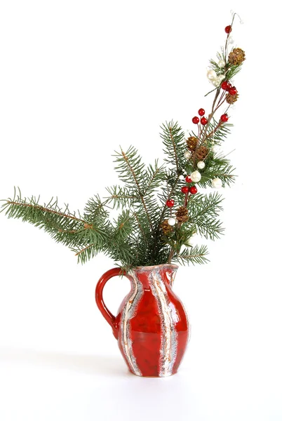 Decoração de Natal em vaso de vidro colorido no fundo branco — Fotografia de Stock