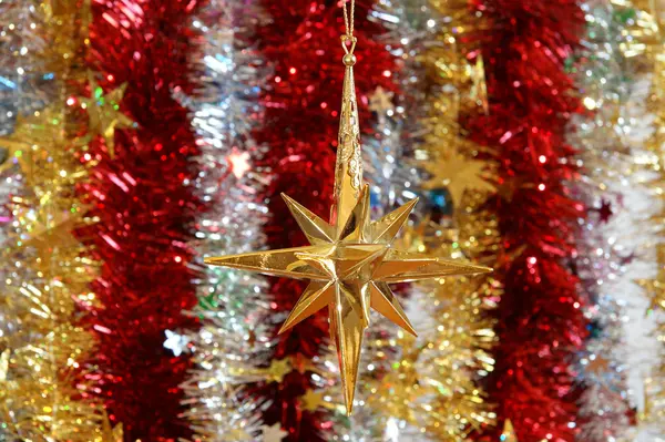 Πολύχρωμο Χριστούγεννα διακόσμηση ή παιχνίδια για χριστουγεννιάτικο δέντρο — Φωτογραφία Αρχείου