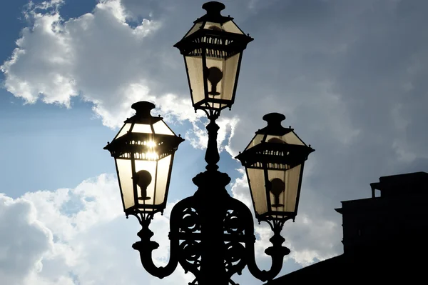 Vintage decoratieve straat lamp — Stockfoto