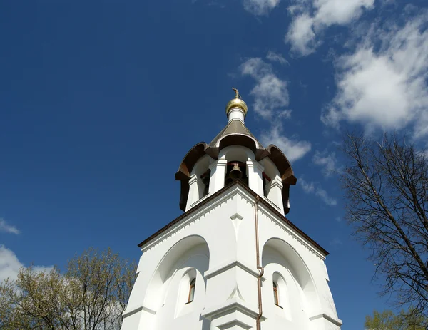 A torre sineira da Igreja Ortodoxa. Moscou, Rússia — Fotografia de Stock