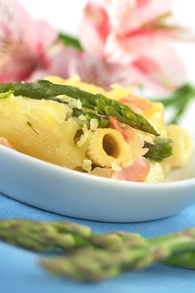 Groene asperges-ham-macaroni casserole — Stockfoto