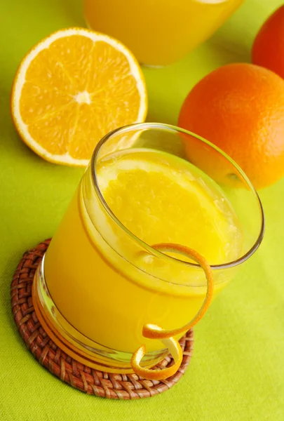 Zumo de naranja fresco — Foto de Stock