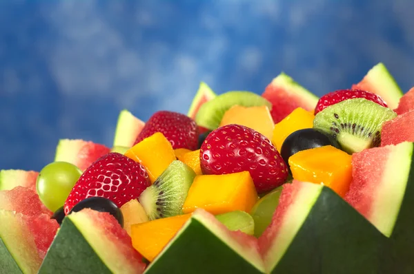 Salada de frutas em tigela de melão — Fotografia de Stock