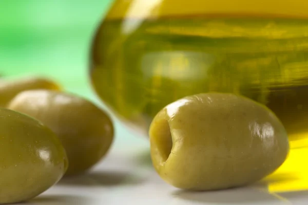Aceituna verde y aceite de oliva —  Fotos de Stock