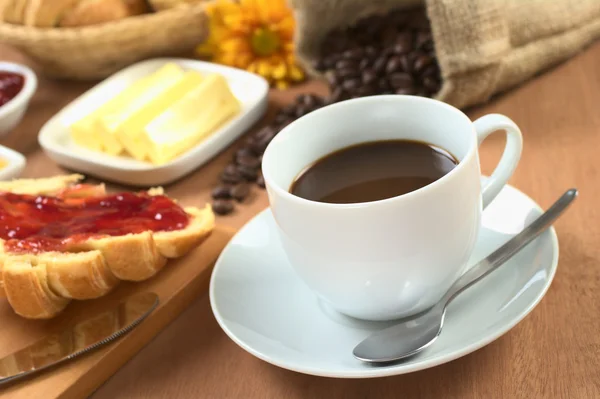 Café caliente y desayuno — Foto de Stock