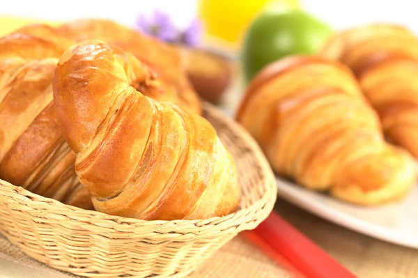 Fresh Croissants in Bread Basket — Stock Photo, Image