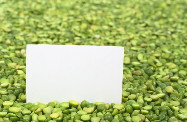 Split yeşil bezelye kartı ile kurutulur. — Stok fotoğraf