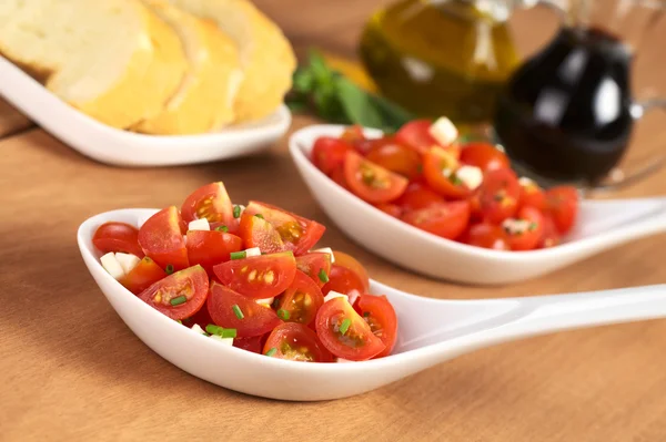 체리 토마토와 치즈 샐러드 — 스톡 사진