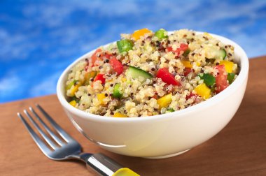 Vejetaryen quinoa salata