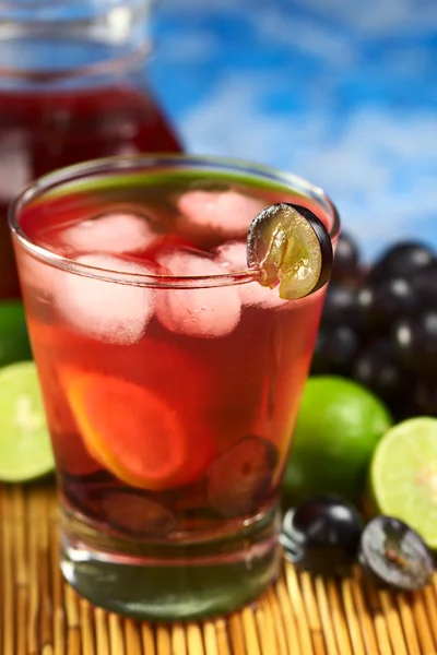 Refrescante Limonada de uva roja casera — Foto de Stock