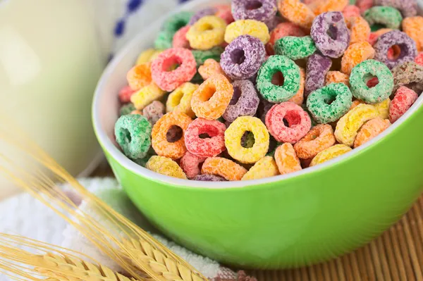 Cicli di cereali colorati con diversi sapori di frutta — Foto Stock