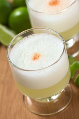 Perulu kokteyl Pisco ekşi adlı