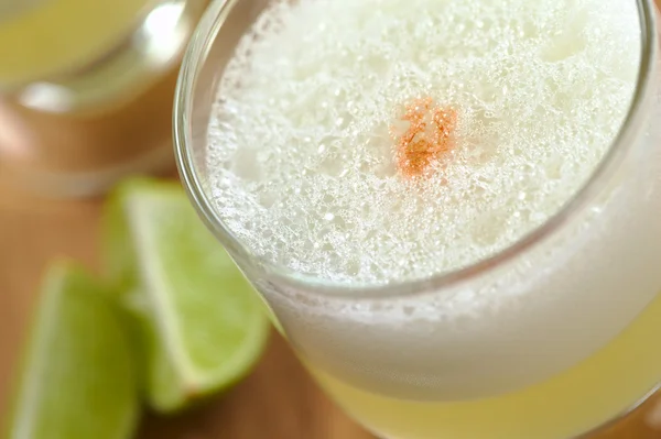 Cocktail peruvian numit Pisco Sour — Fotografie, imagine de stoc