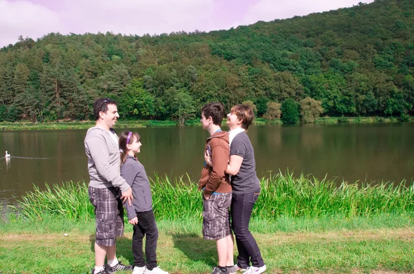Family at the lake. — Stock Photo, Image