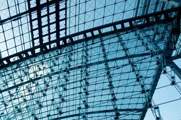 Il tetto di vetro e metallo . Immagine Stock