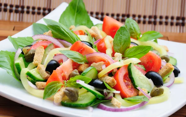 Salade de légumes au basilic — Photo