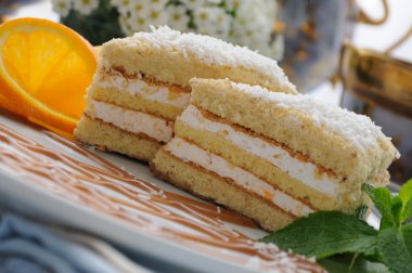 Sponge cake with a delicate soufflé