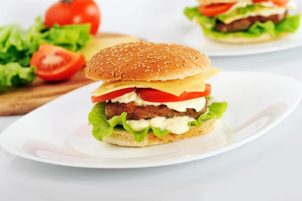 Hamburger s řízek — Stock fotografie