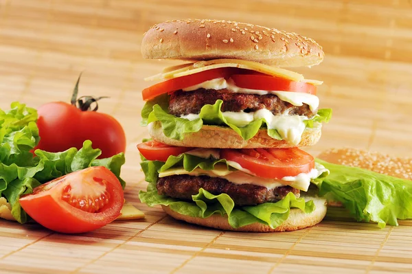 Гамбургер з котлета — стокове фото
