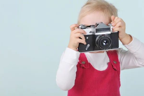 Dívka s starý fotoaparát — Stock fotografie