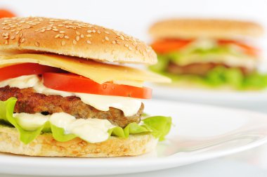 göğsü hamburger