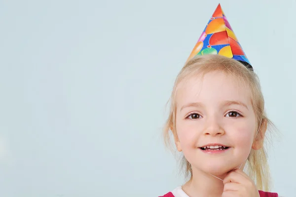 Lány születésnapi kalapban — Stock Fotó