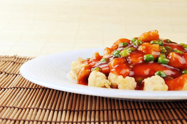 Chinesisches Essen auf dem Teller aus nächster Nähe — Stockfoto