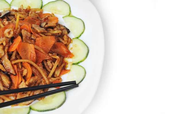 Čínské jídlo na talíři zblízka — Stock fotografie
