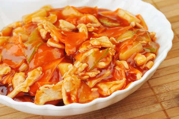 Comida china en el plato de cerca — Foto de Stock