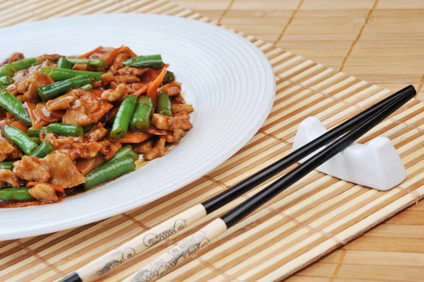 Kinesisk mat på tallrik närbild — Stockfoto
