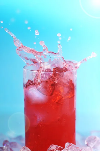 Glas mit Getränk — Stockfoto