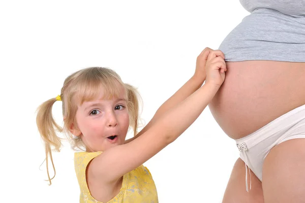 Chica con madre embarazada — Foto de Stock
